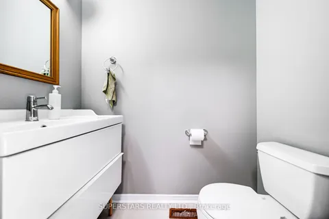 15 Pipers Green Ave, Toronto, ON M1S 3J9