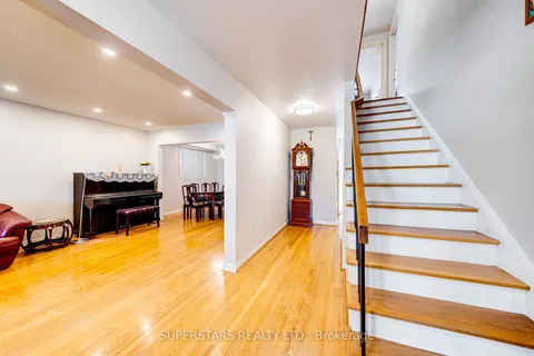 15 Pipers Green Ave, Toronto, ON M1S 3J9