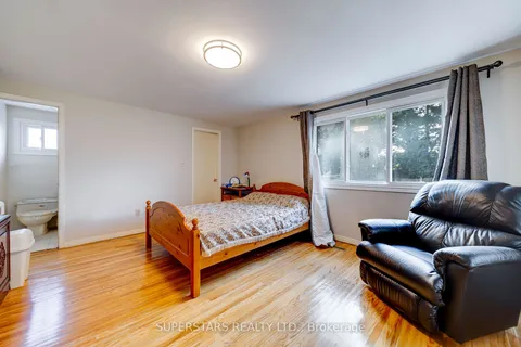 15 Pipers Green Ave, Toronto, ON M1S 3J9