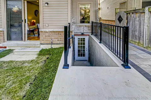 20 Horton St, Ajax, ON L1Z 1E3