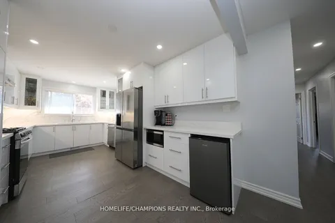 646 Chancery Crt, Oshawa, ON L1G 6P8