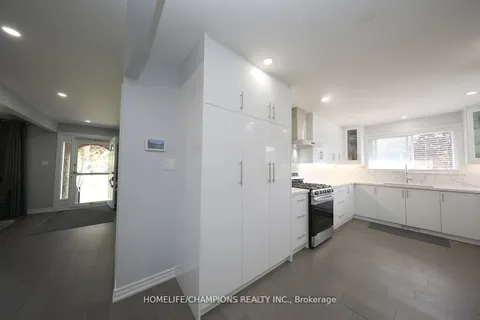 646 Chancery Crt, Oshawa, ON L1G 6P8