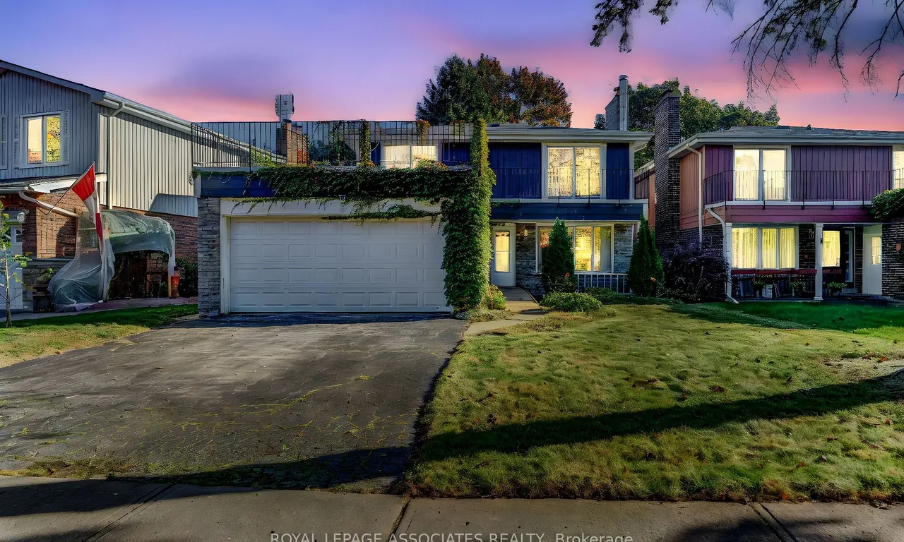 1801 Storrington St, Pickering, ON L1V 2X2