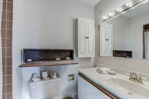 1801 Storrington St, Pickering, ON L1V 2X2