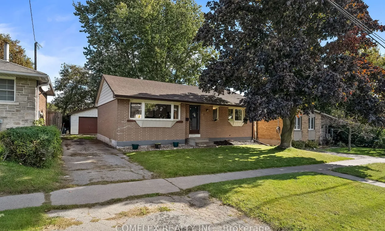 1361 Cedar St, Oshawa, ON L1J 3S4