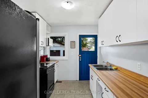 1361 Cedar St, Oshawa, ON L1J 3S4