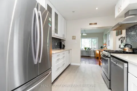 6 Balfour Ave, Toronto, ON M4C 1T5