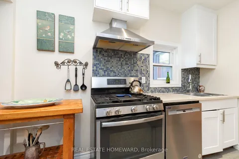 6 Balfour Ave, Toronto, ON M4C 1T5