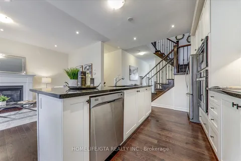 81 Mountainside Cres, Whitby, ON L1R 0P4