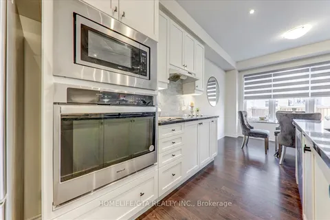 81 Mountainside Cres, Whitby, ON L1R 0P4