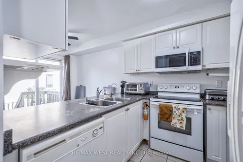 135 Homestead Rd, Toronto, ON M1E 3S1