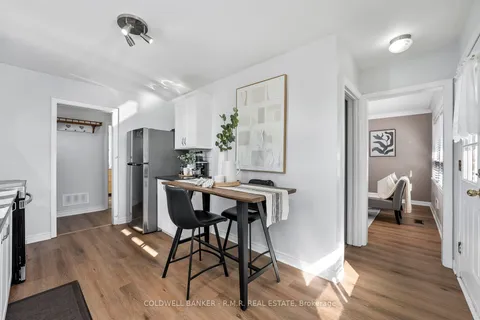 1357 Park Rd, Oshawa, ON L1J 4K3