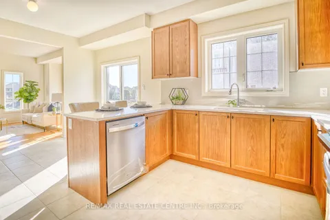 1184 Drinkle Cres, Oshawa, ON L1K 2V5