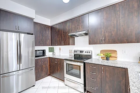 17 Coho Dr, Whitby, ON L1P 0K6