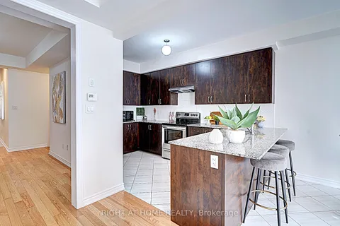 17 Coho Dr, Whitby, ON L1P 0K6