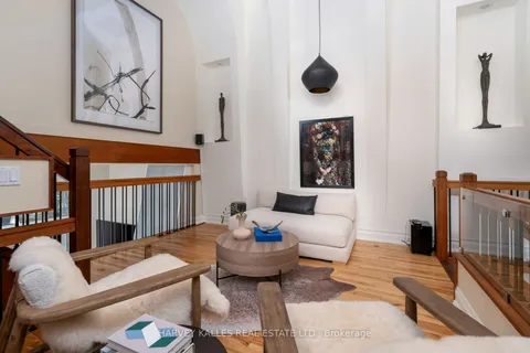 283 Kenilworth Ave, Toronto, ON M4L 3S9