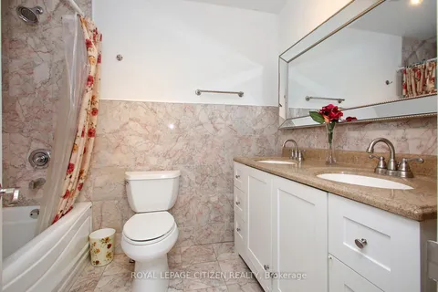 6 Medonte Ave, Toronto, ON M1L 1Z3