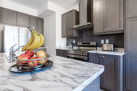 120 Ogston Cres, Whitby, ON L1P 0H3