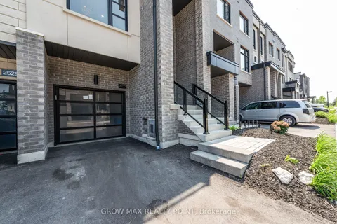 2527 Castlegate Crossing, Pickering, ON L1X 0H8