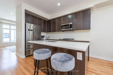 2527 Castlegate Crossing, Pickering, ON L1X 0H8