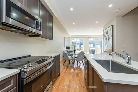 2527 Castlegate Crossing, Pickering, ON L1X 0H8