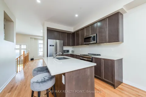 2527 Castlegate Crossing, Pickering, ON L1X 0H8