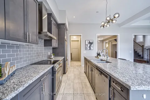 53 St Ives Cres, Whitby, ON L1P 0C5