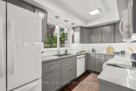 15 Mattawa Crt, Whitby, ON L1P 1E3