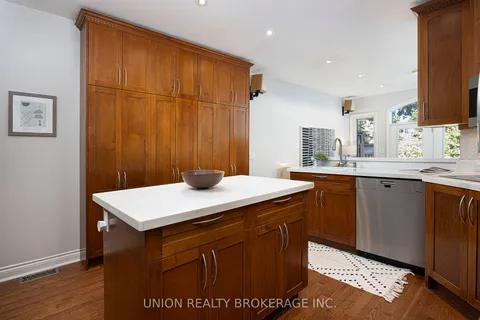 40 Norway Ave, Toronto, ON M4L 1P9