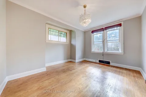 707 King St, Oshawa, ON L1J 2L2