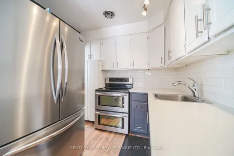 8 Dogwood Cres, Toronto, ON M1P 3N6