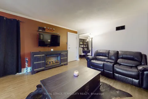 29 Love Cres, Toronto, ON M4E 1V6