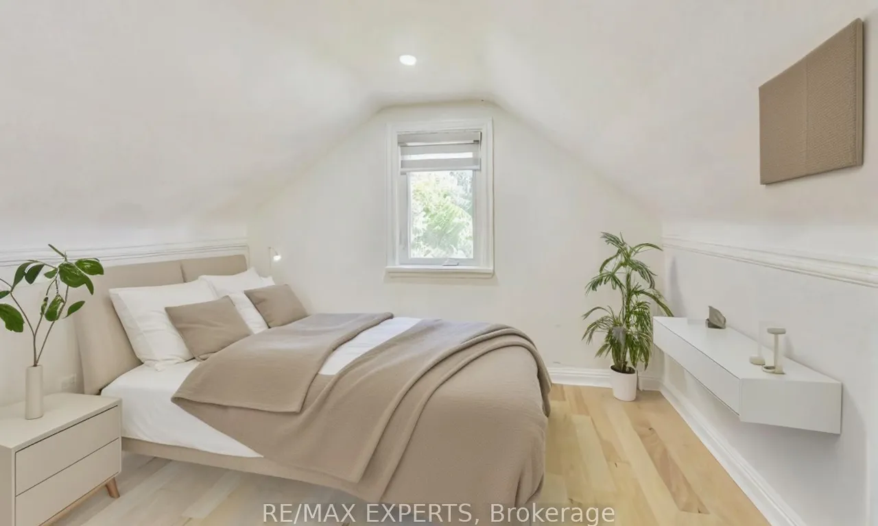 741 Hillview Cres, Pickering, ON L1W 2R9