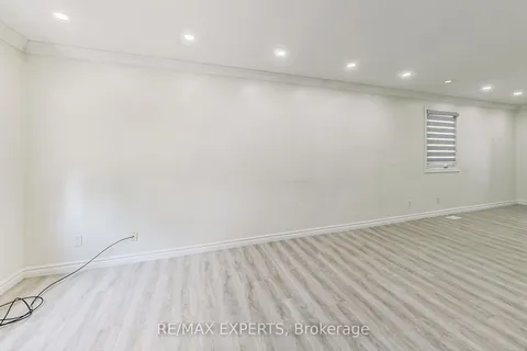 741 Hillview Cres, Pickering, ON L1W 2R9