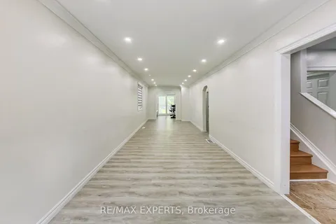 741 Hillview Cres, Pickering, ON L1W 2R9