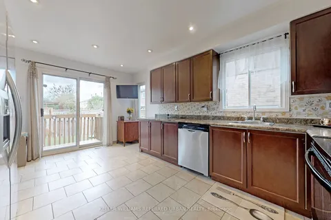 1892 Ashford Dr, Pickering, ON L1V 6C4