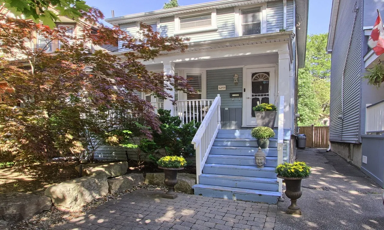 9 Herbert Ave, Toronto, ON M4L 3P8