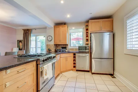 9 Herbert Ave, Toronto, ON M4L 3P8