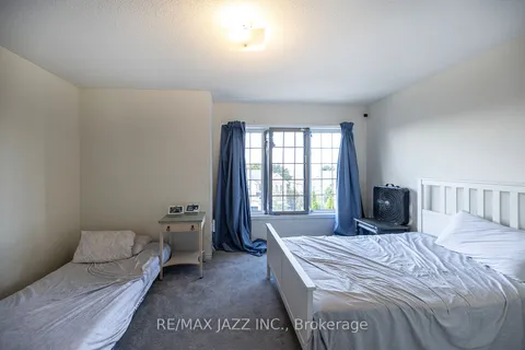 517 Old Harwood Ave, Ajax, ON L1Z 0V2