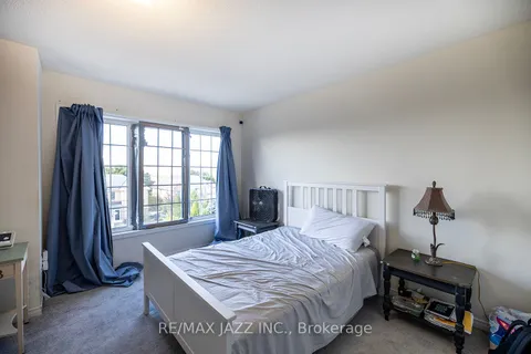 517 Old Harwood Ave, Ajax, ON L1Z 0V2