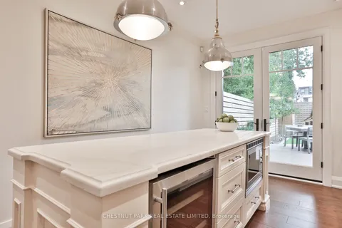 198 First Ave, Toronto, ON M4M 1X1