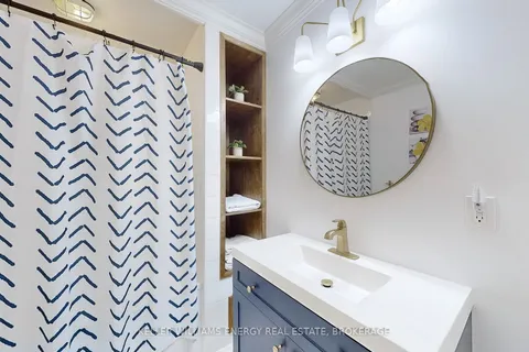 5 McNamara Crt, Ajax, ON L1T 4W6