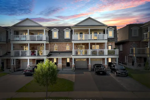 1773 Carousel Dr, Pickering, ON L1X 2R2