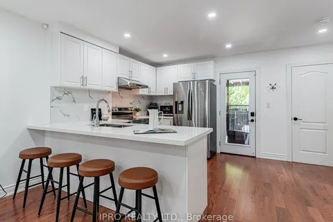 572 Coxwell Ave, Toronto, ON M4C 3B6