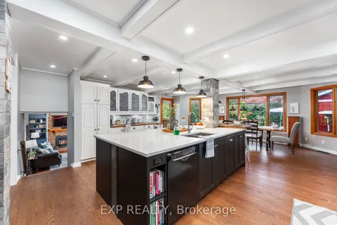 1177 Mohawk St, Oshawa, ON L1G 7B7