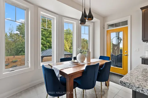 2461 New Providence St, Oshawa, ON L1H 7K4