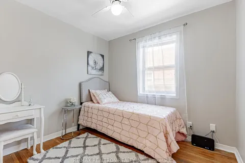 101 Flora Dr, Toronto, ON M1P 1A7