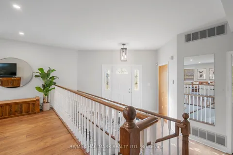 1 Squires Ave, Toronto, ON M4B 2R2