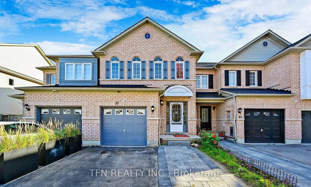 49 Macmillan Ave, Whitby, ON L1R 3H3