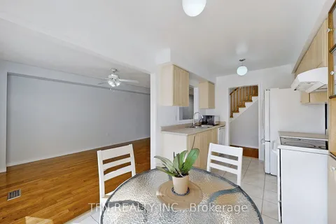 49 Macmillan Ave, Whitby, ON L1R 3H3